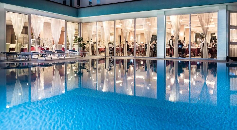 Hotel Parigi Бібіоне Екстер'єр фото