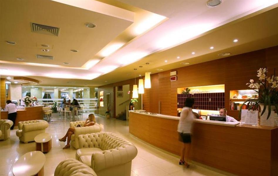 Hotel Parigi Бібіоне Екстер'єр фото
