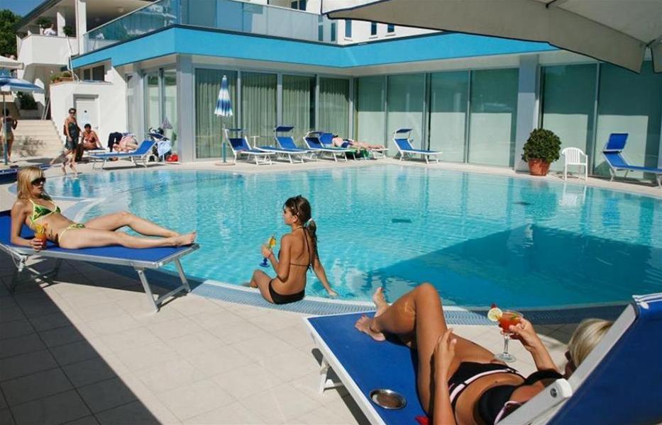 Hotel Parigi Бібіоне Екстер'єр фото