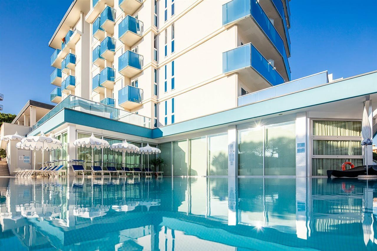 Hotel Parigi Бібіоне Екстер'єр фото